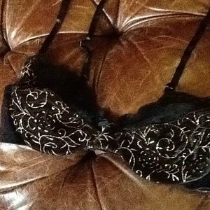 NWOT SZ32 B FRederick's of Hollywood Velvety/ lace